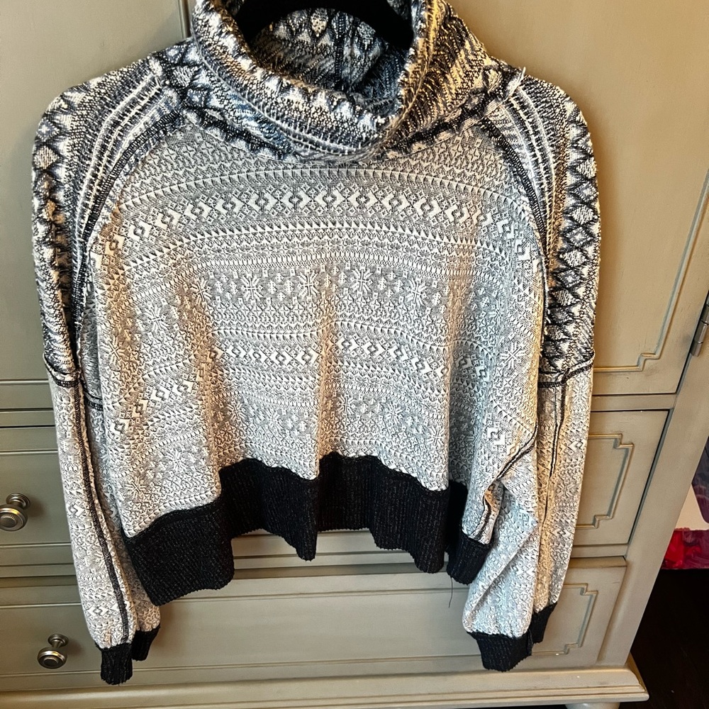 Free people turtleneck- worn once - perfect t for winter / holidays